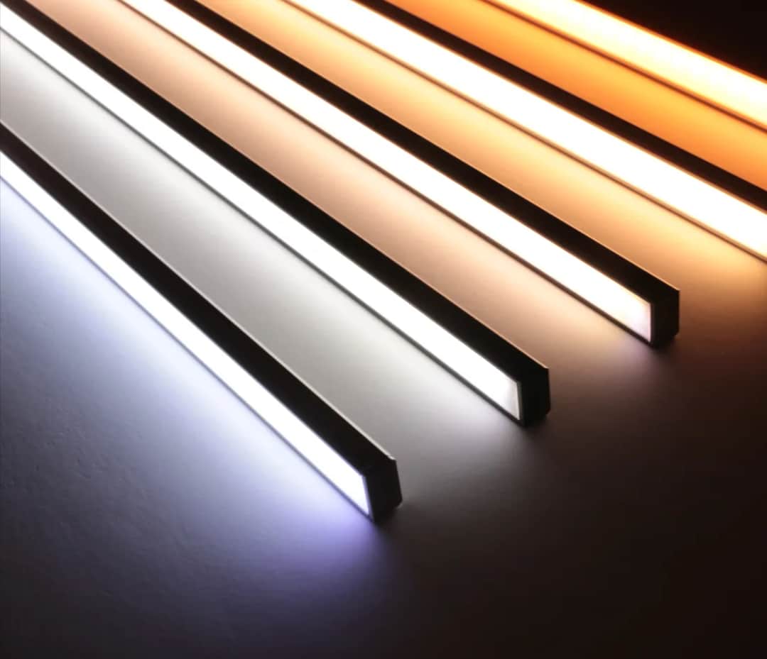 Jaką taśmę LED do salonu wybrać, aby odmienić wnętrze?